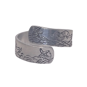 Handmade 8/9 stamped sea otter silver adjustable hypoallergenic wrap ring‎
